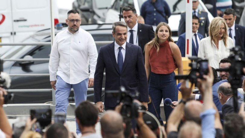 Yunanistan’da seçimlerin galibi Miçotakis…
