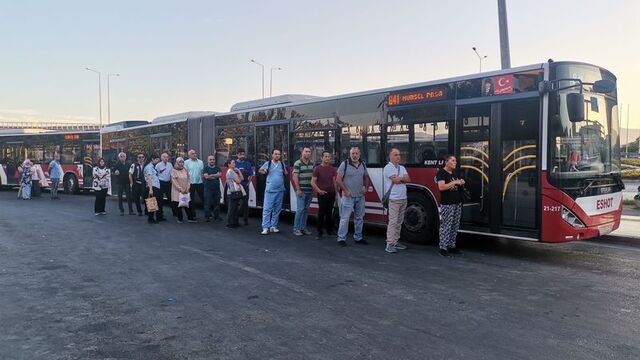 İzmir trafiğinde grev yoğunluğu!