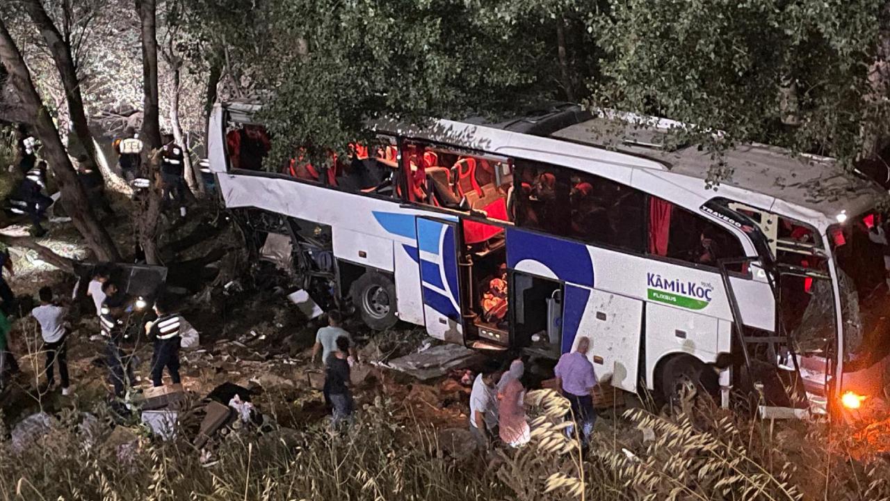 Yozgat’ta yolcu otobüsü uçuruma yuvarlandı