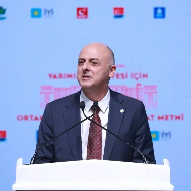 İYİ Parti’nin İzmir adayı Özlale, muhalefete sert bir giriş yaptı! ‘Personelin yarısı bankamatik memuru…’