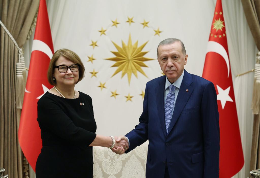 Cumhurbaşkanı Recep Tayyip Erdoğan Finlandiya’nın yeni Ankara Büyükelçisi Pirkko Mirjami Hämäläinen’i Cumhurbaşkanlığı Külliyesinde kabul etti.