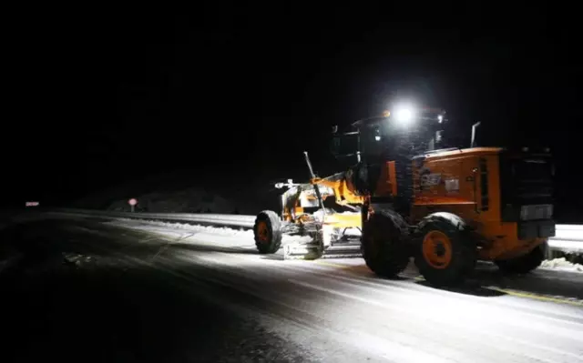 Kar, 8 ilde hayatı olumsuz etkiledi! Yollar kapandı, ulaşım durdu