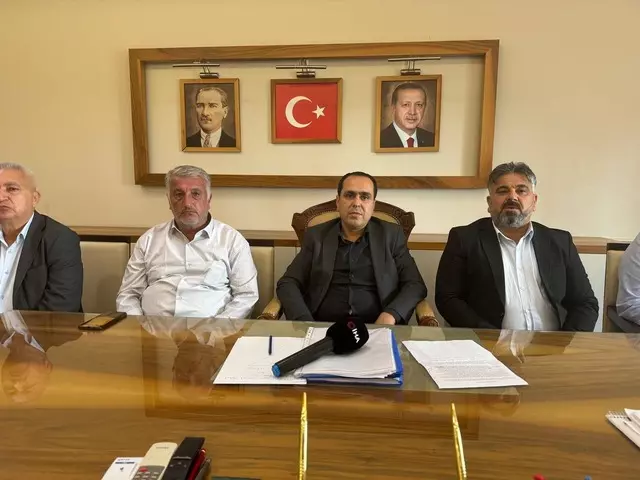 Birecik Belediye Başkanı Begit ve meclis üyeleri DEM Partisi’nden istifa etti