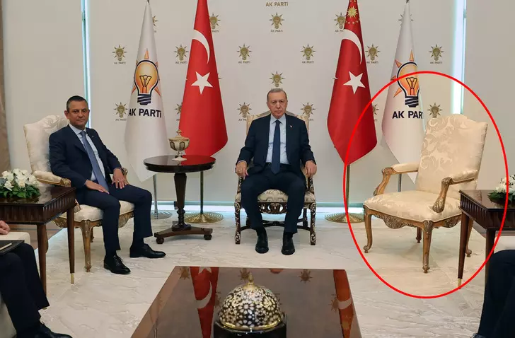 Dikkat çeken ‘boş koltuk’ detayı! Özgür Özel söyledi, Erdoğan hemen telafi etti…