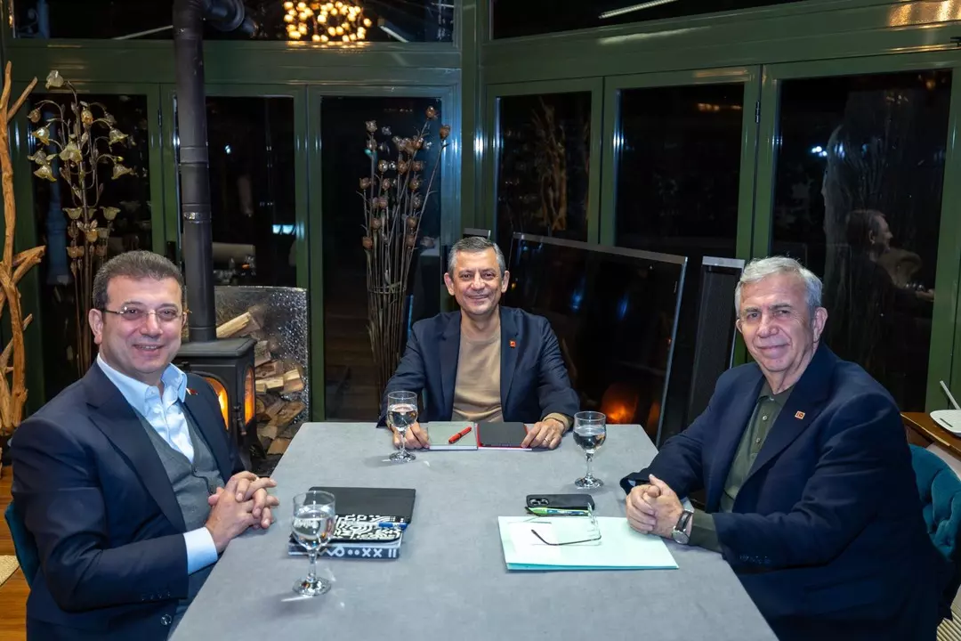 Özel, İmamoğlu ve Yavaş’tan aynı anda paylaşım geldi: Ankara’daki üçlü zirve sonrası gündem yaratacak fotoğraf karesi!