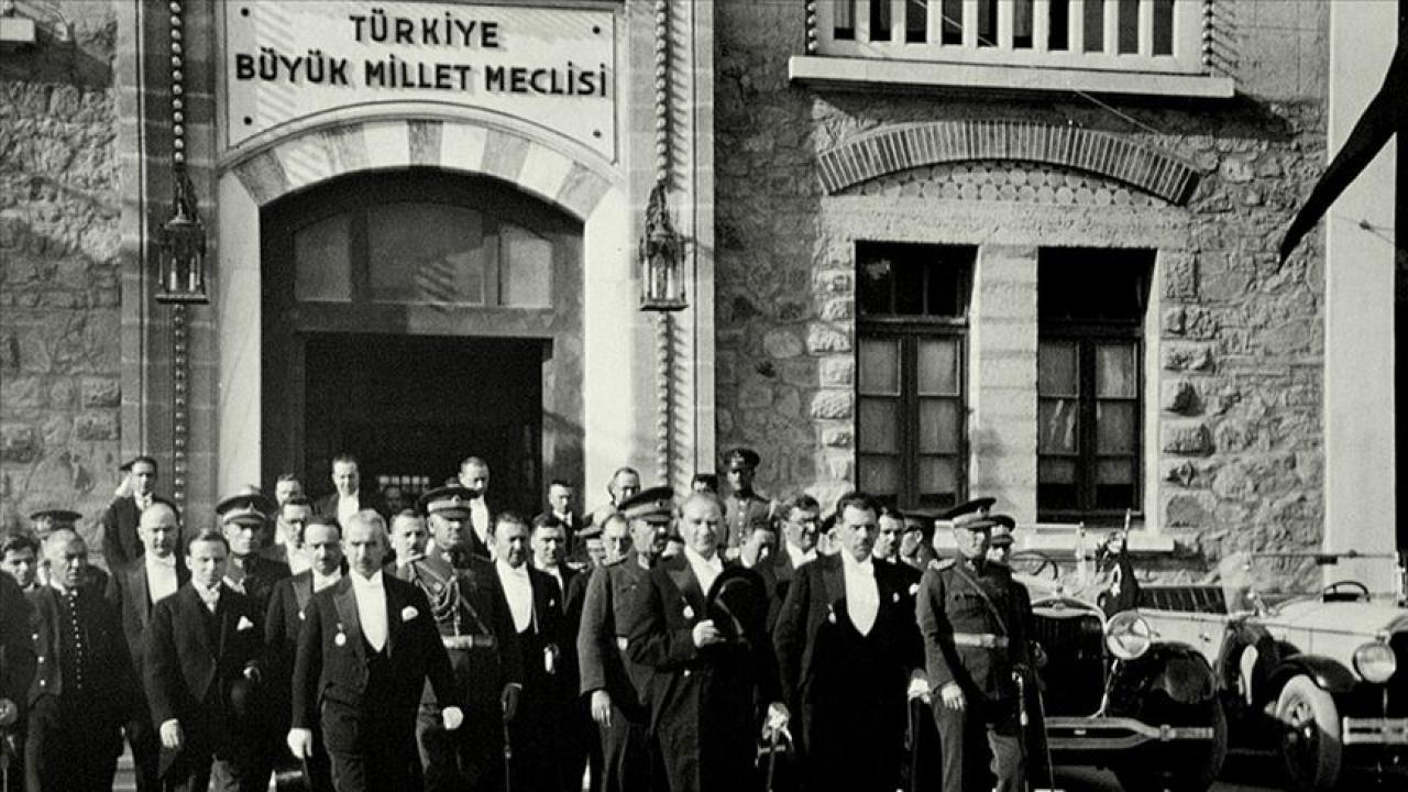 Milli iradenin simgesi TBMM 105 yaşında